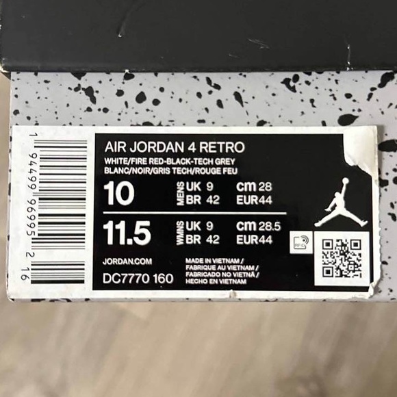 Air Jordan 4 Retro ‘Fire Red’ 2020 - Picture 2 of 7